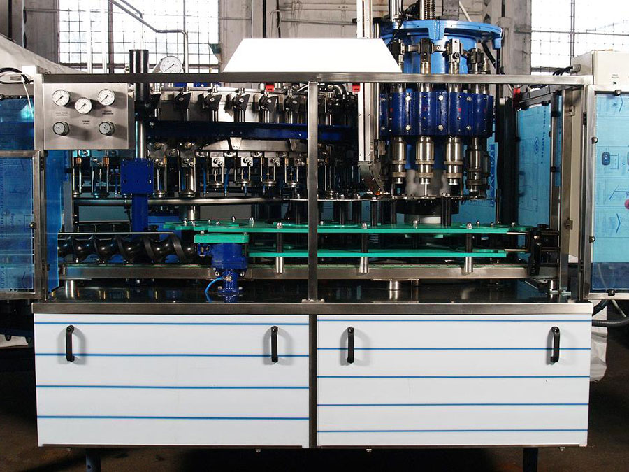 výroba, opravy, servis strojů a zařízení pro stáčení nápojů a tekutin Polsko