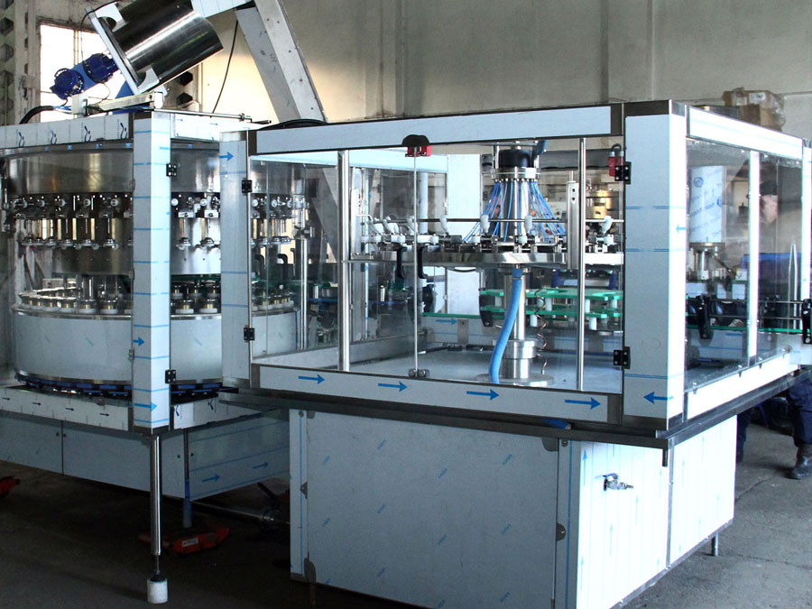 výroba, opravy, servis strojů a zařízení pro stáčení nápojů a tekutin Polsko