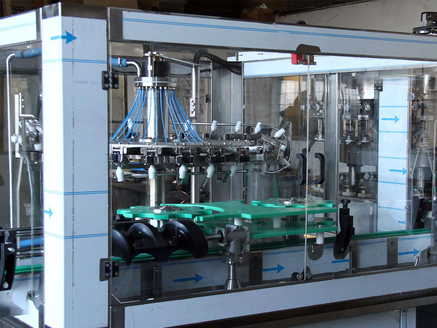 výroba, opravy, servis strojů a zařízení pro stáčení nápojů a tekutin Polsko