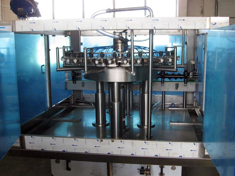 výroba, opravy, servis strojů a zařízení pro stáčení nápojů a tekutin Polsko